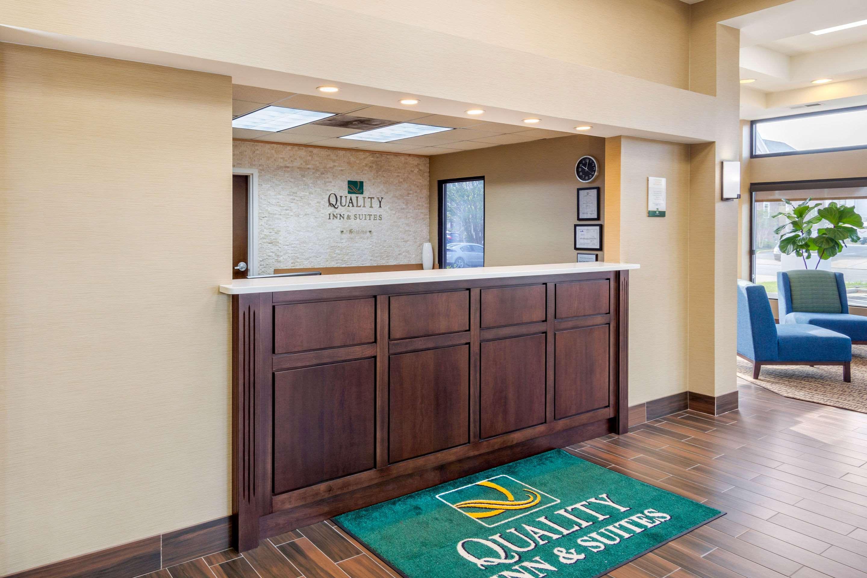 Quality Inn & Suites Olde Town Portsmouth Exterior foto