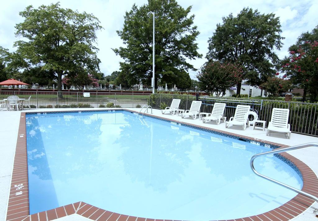 Quality Inn & Suites Olde Town Portsmouth Exterior foto
